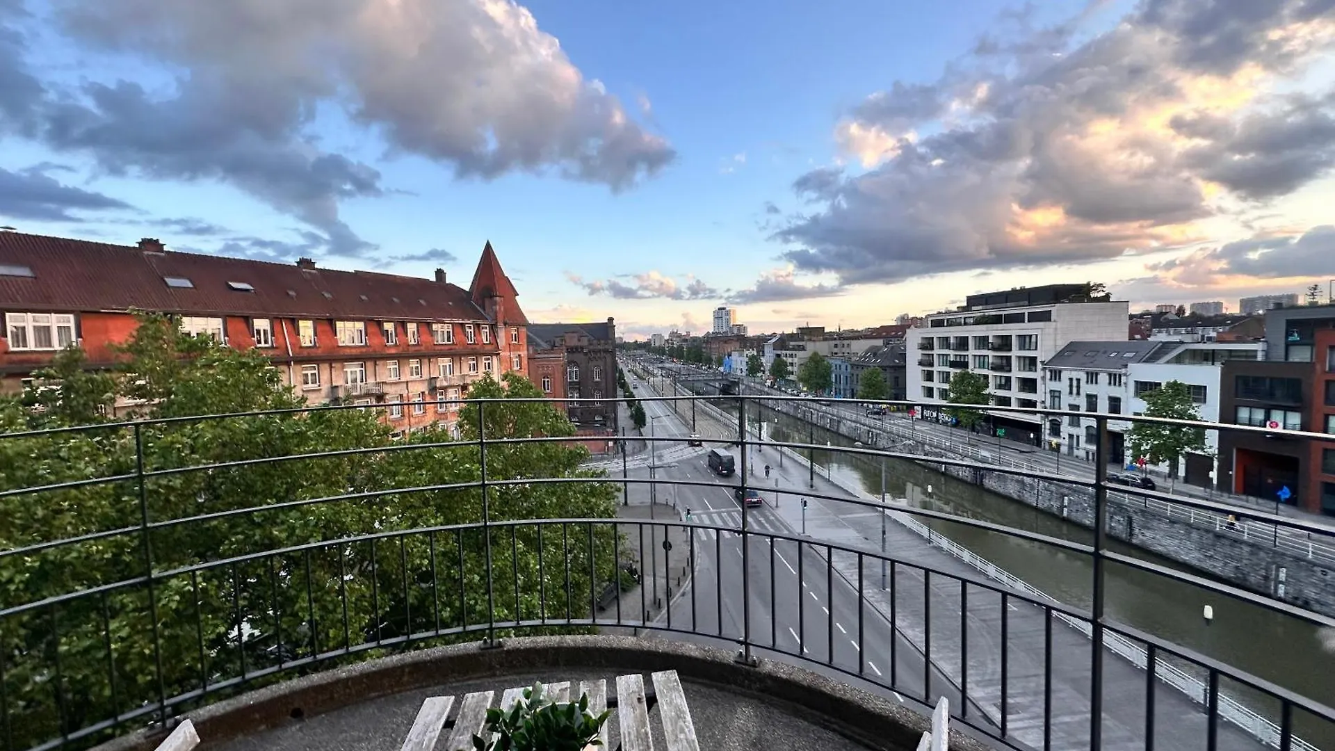 2 Bedroom Apartment In Center With Breathtaking View location